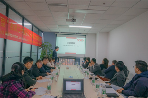 图7 名师工作室团队在费德自动化与企业资深技术人员进行专业交流_副本.jpg 图7 名师工作室团队在费德自动化与企业资深技术人员进行专业交流_副本.jpg