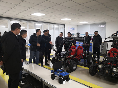 图9 名师工作室团队到重庆电子工程职业学院开展机电一体化技术专业建设交流_副本.jpg 图9 名师工作室团队到重庆电子工程职业学院开展机电一体化技术专业建设交流_副本.jpg