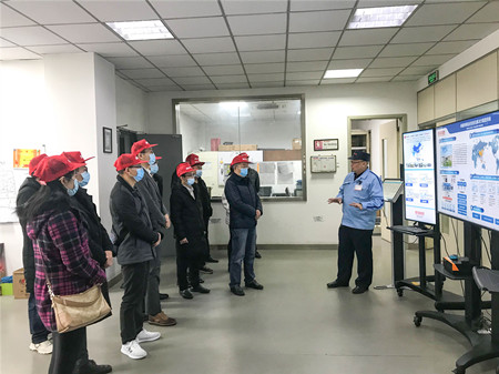 图8 名师工作室团队在雅马哈摩托车有限公司参观学习其摩托车生产线_副本.jpg 图8 名师工作室团队在雅马哈摩托车有限公司参观学习其摩托车生产线_副本.jpg